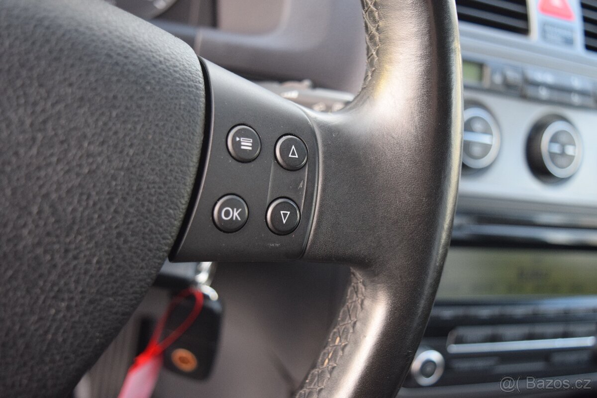 Volkswagen Touran 1.4 TSI 7MÍST VYHŘEV BOHATÁ VÝBAVA - 14