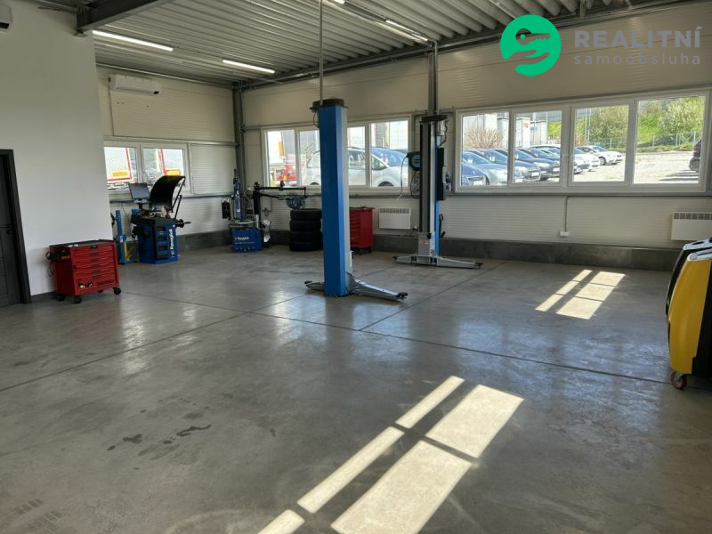 Novostavba haly, pozemek 3000m2, 8km od Brna, u D1 - 14