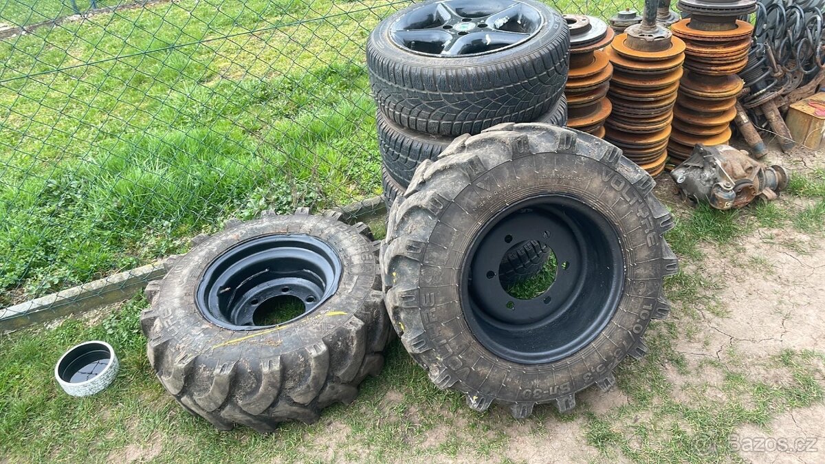 UNC 060 smykový nakladač - 14