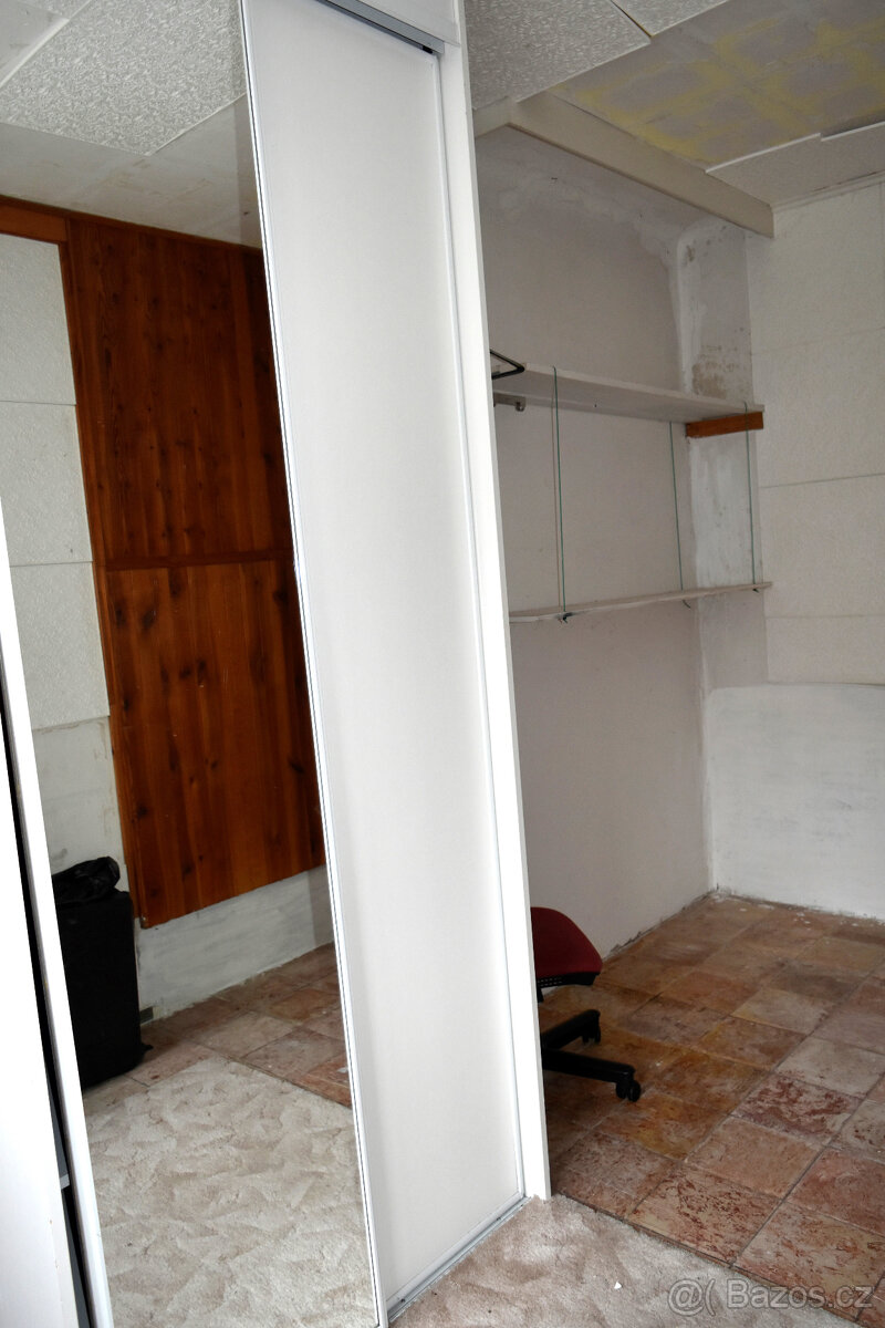 Náchod - Prodej rodinného domu se třemi jednotkami a garáží - 14