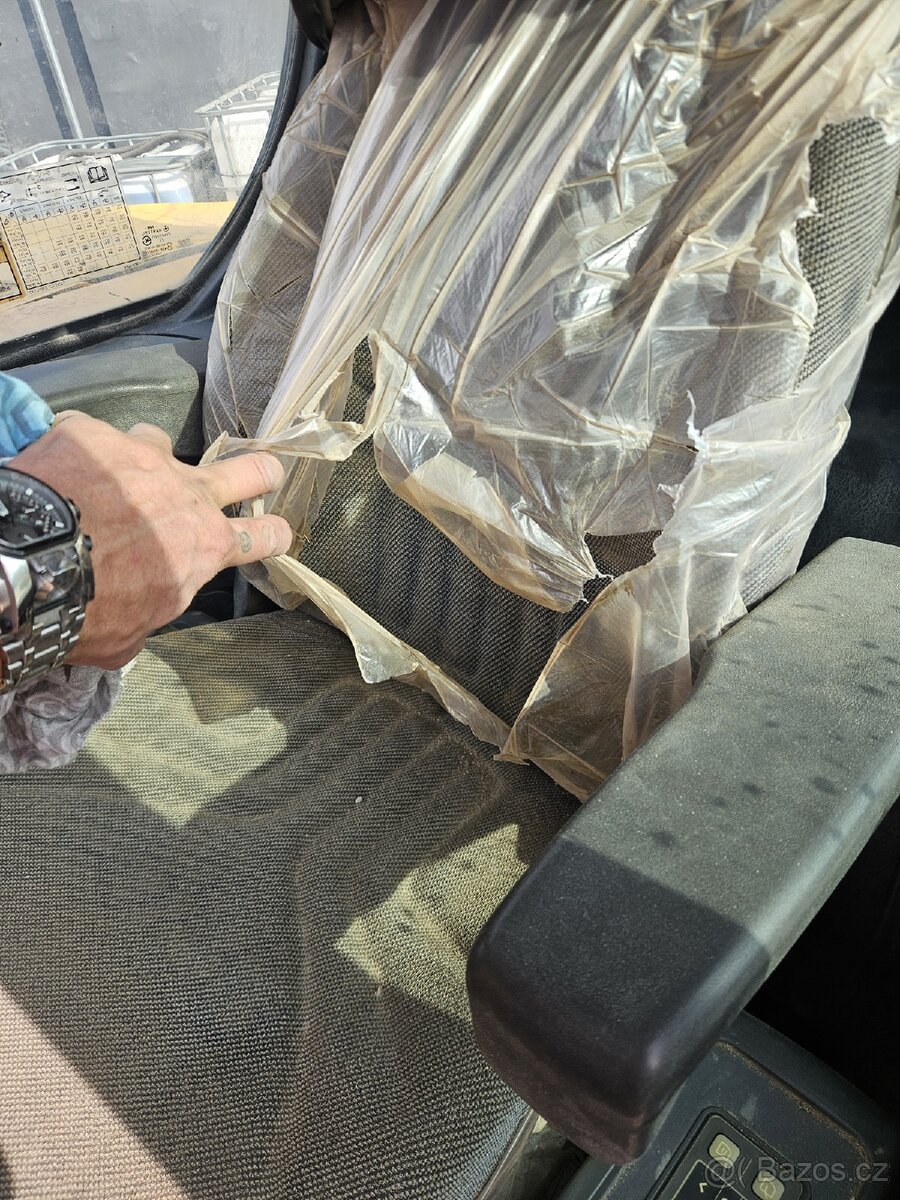 Pasovy Bagr Hyundai cr9 Robex - 14