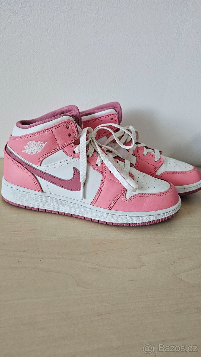 Nike Air Jordan 1 Mid Valentine's Day 39 - 14