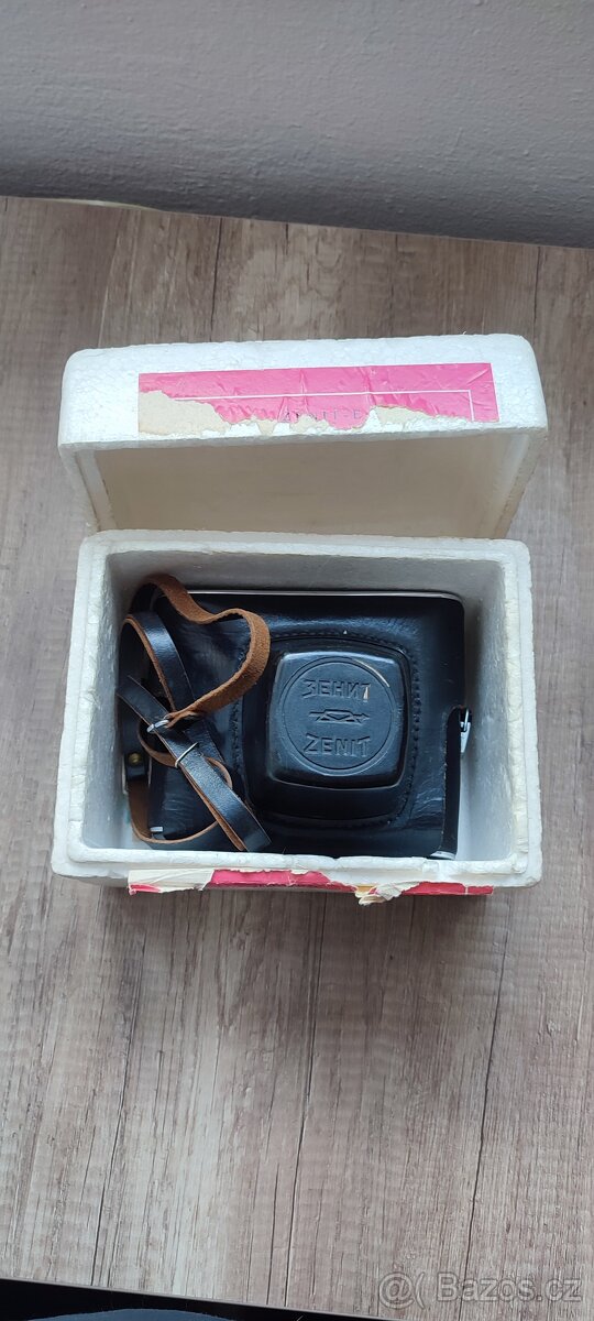 Prodám fotoaparát Zenit-E + objektiv + blesk - 14