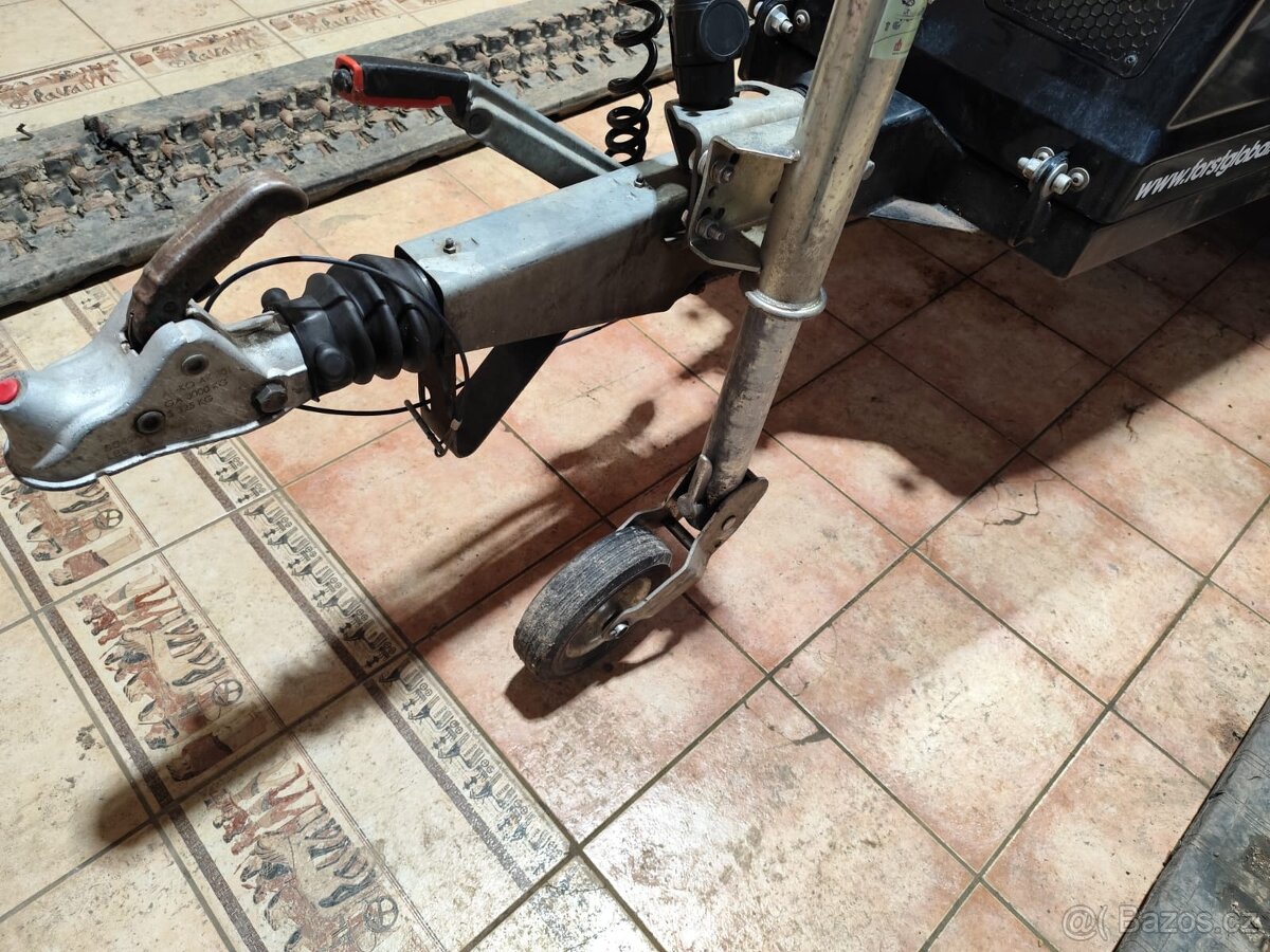 Štepkovač Forst, drtí do 16cm priemeru. - 14