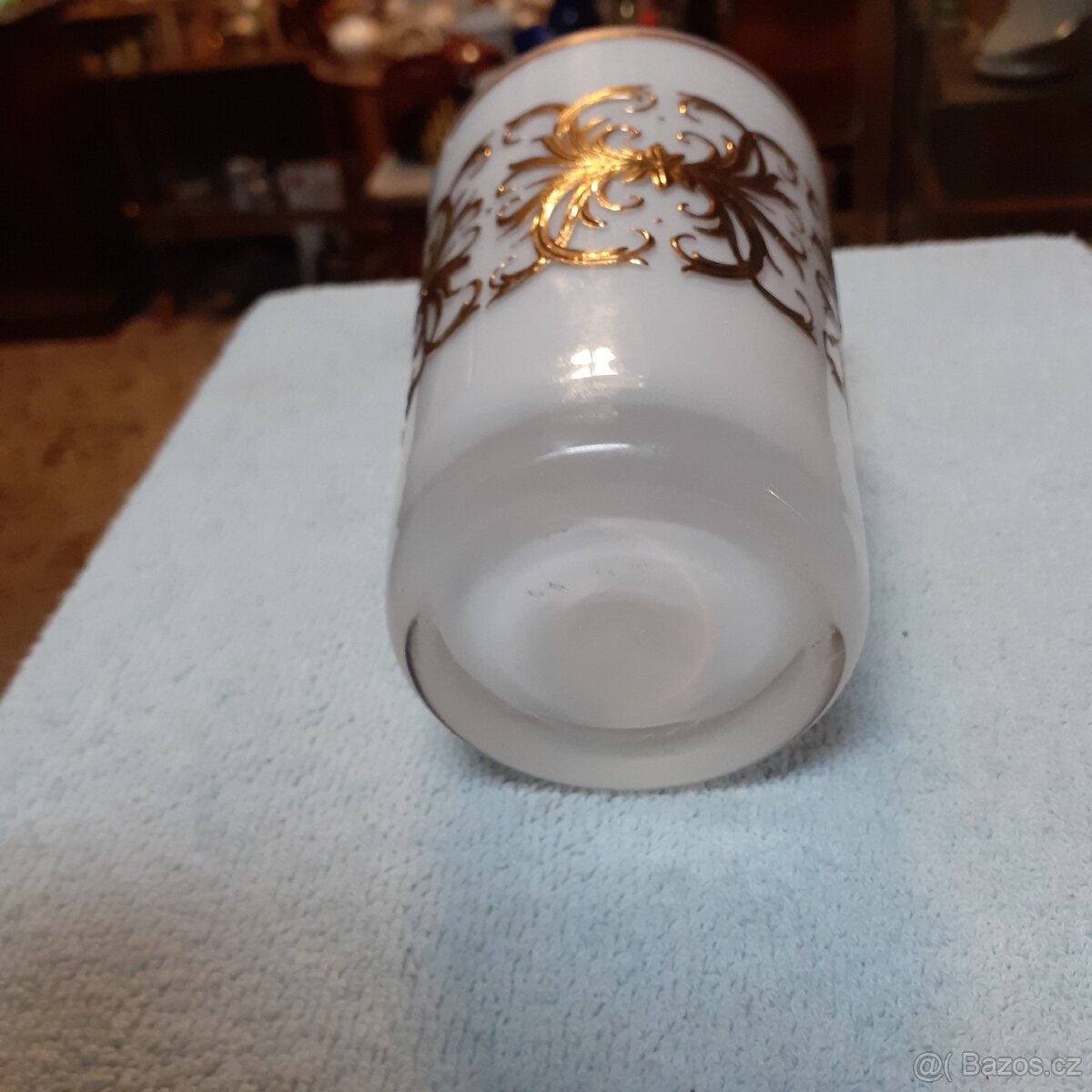 Starožitná sklenice z mléčného skla - 14