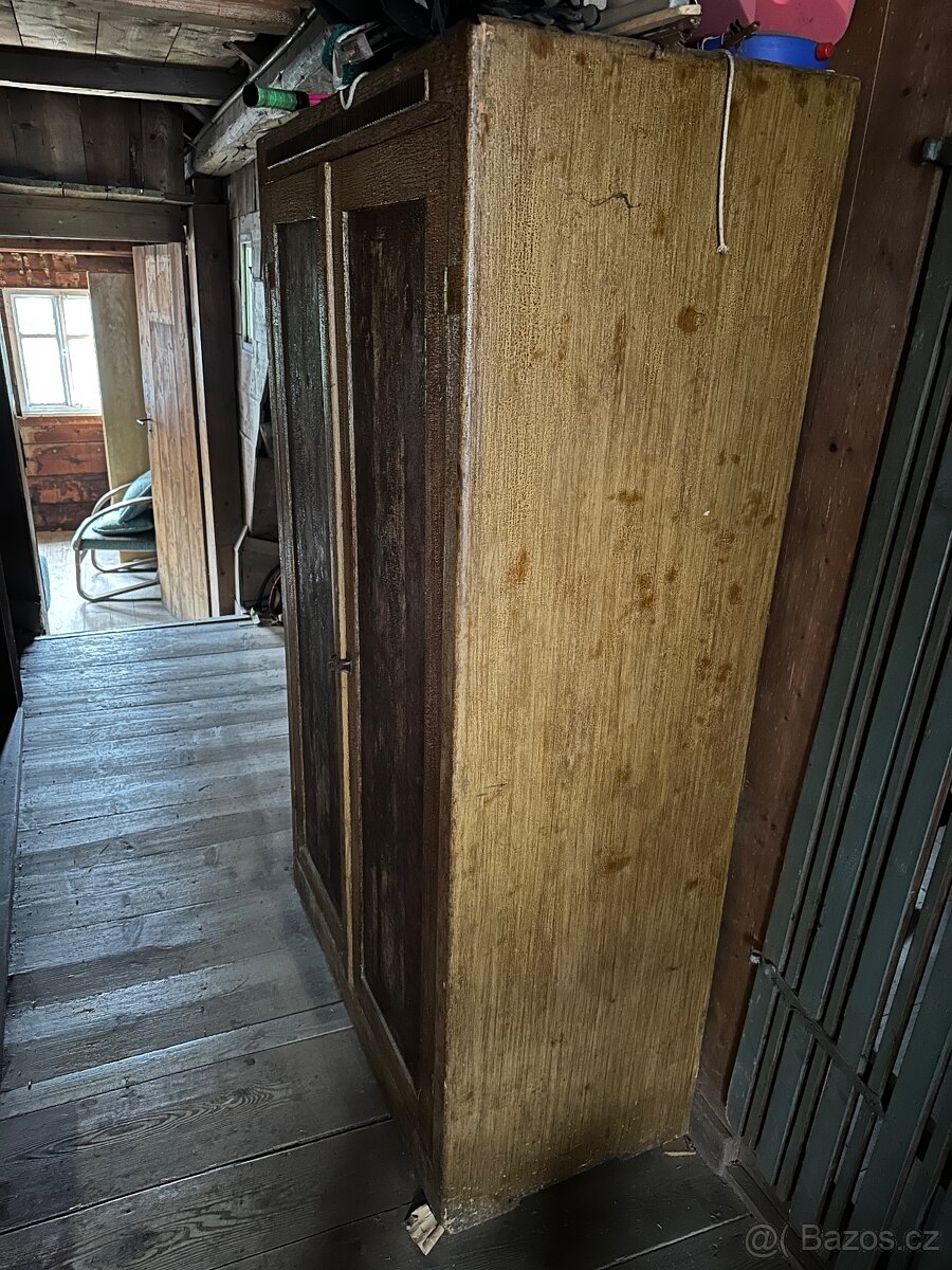 Starožitný nábytek - 14