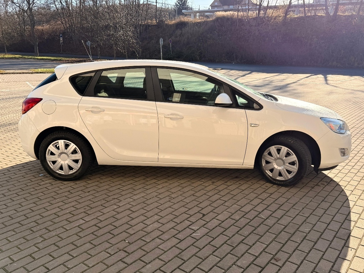 OPEL ASTRA 1.4i 74kW 7/2010 ALU, Klima, Původ ČR, L/Z kola - 14