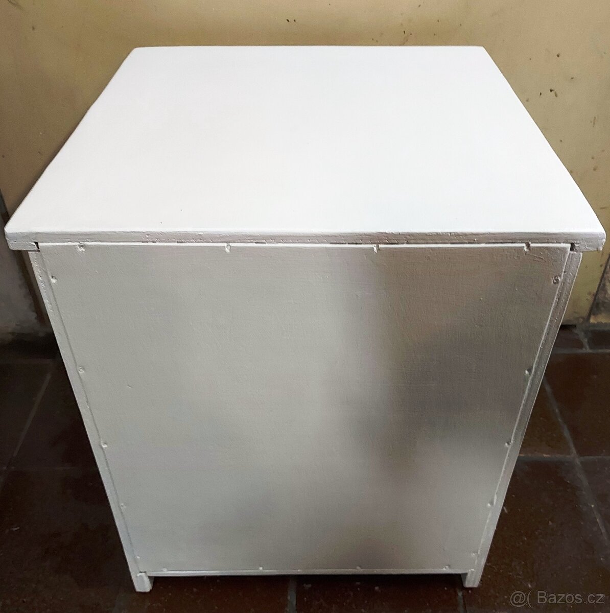 Skříňka se 3 zásuvkami - 14