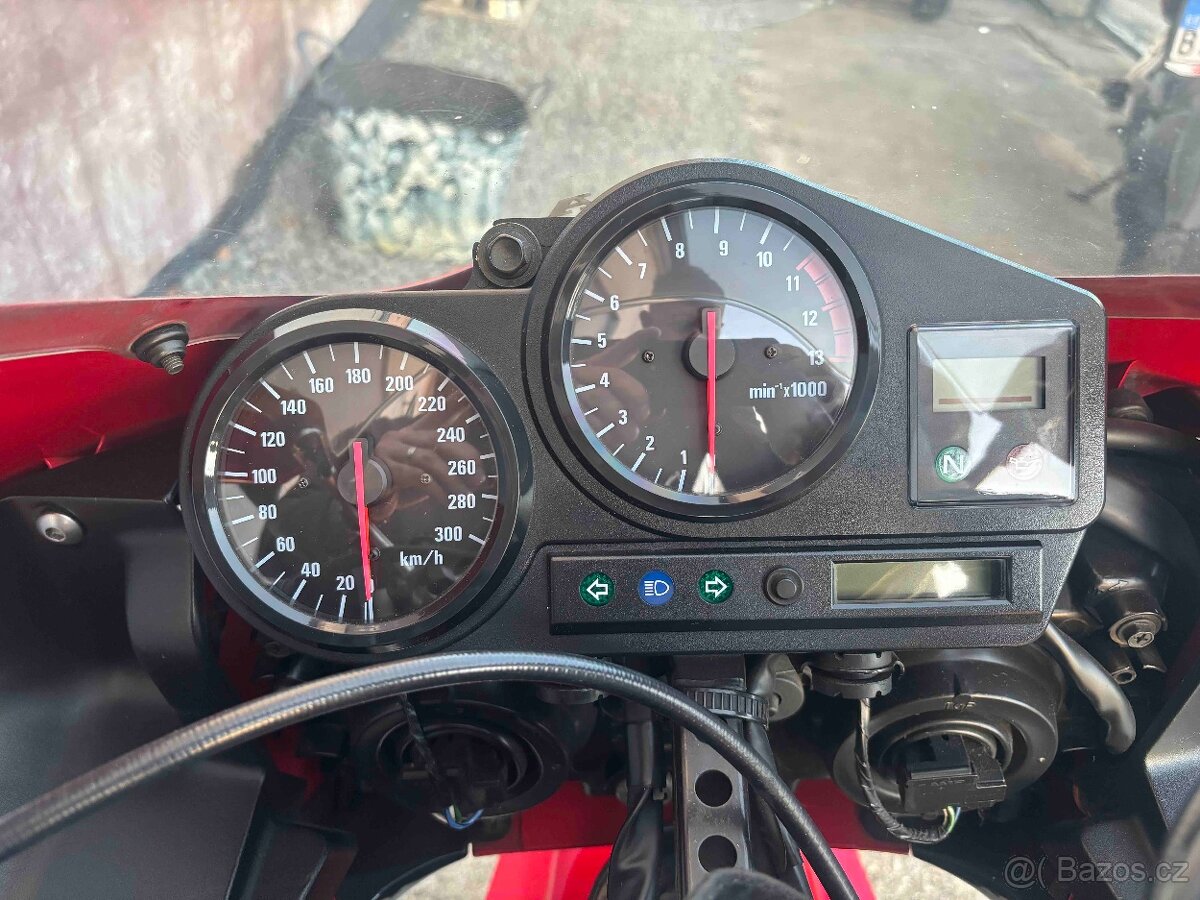 Honda CBR900RR SC33 1999 - 14