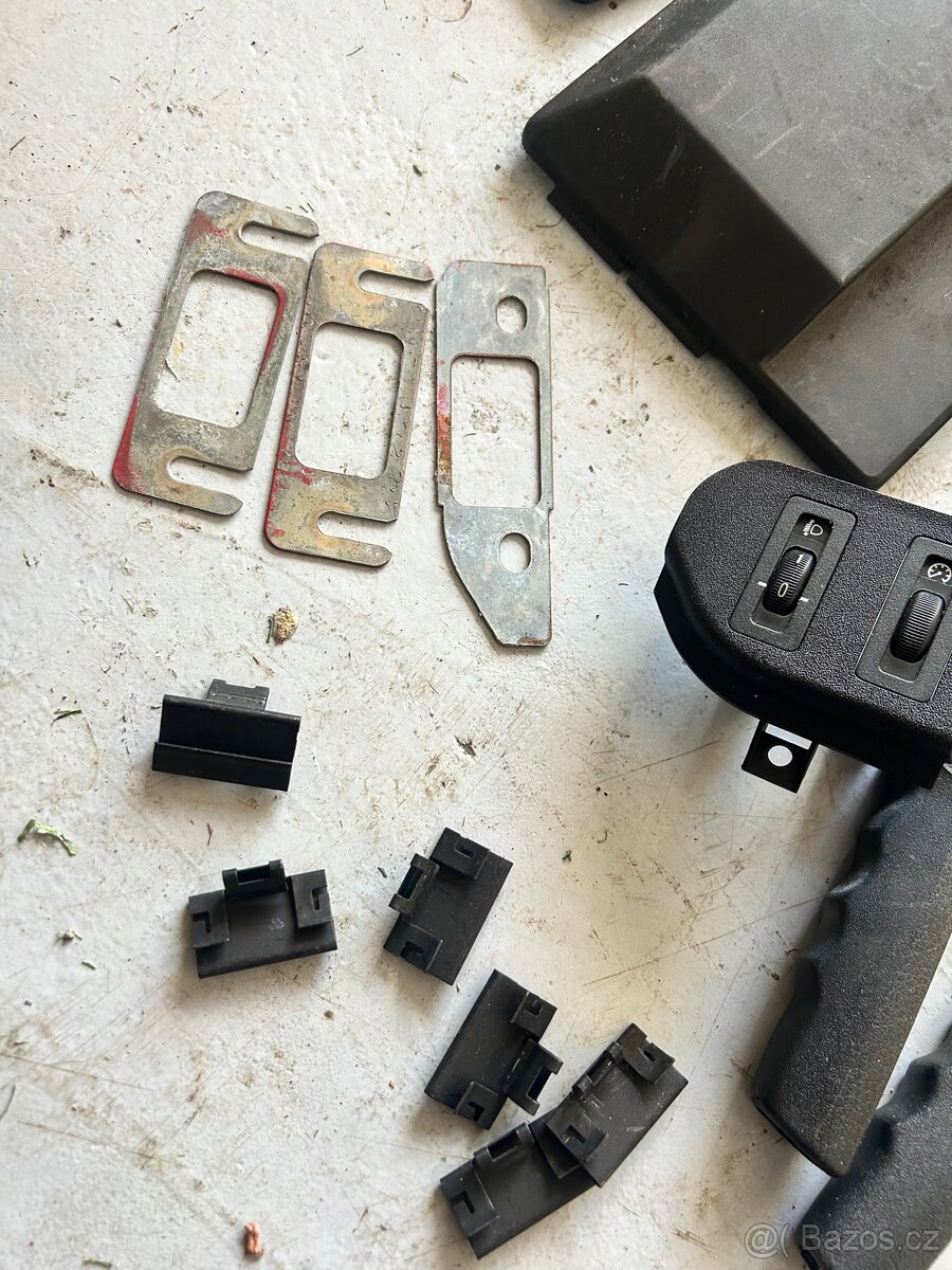 BMW E36 zbytky dílů 318is - 14