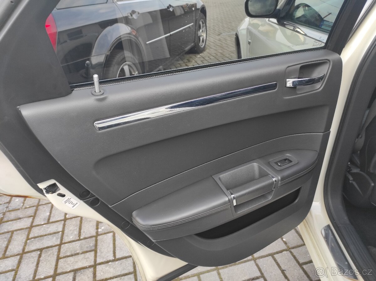 Chrysler 300C 5,7 Hemi - 14