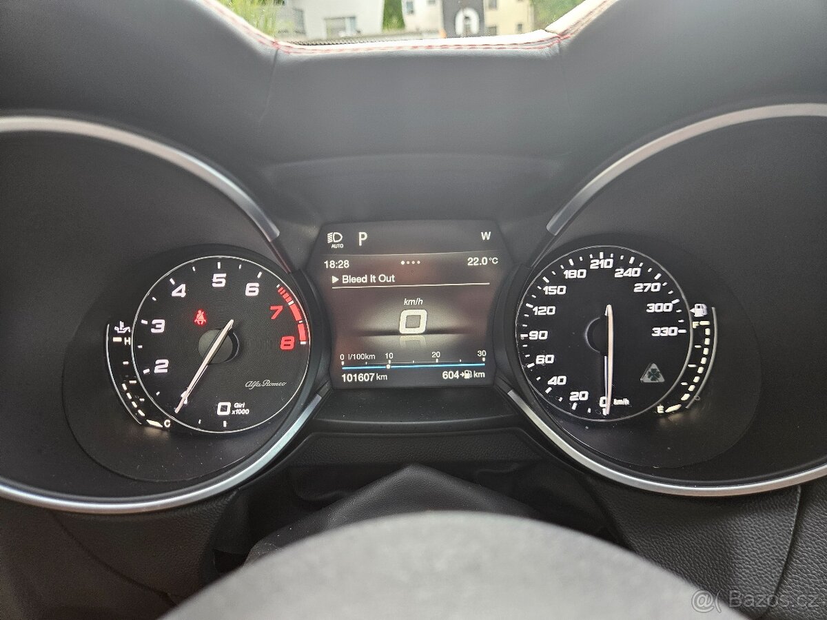 Alfa romeo stelvio quadrifoglio - 14