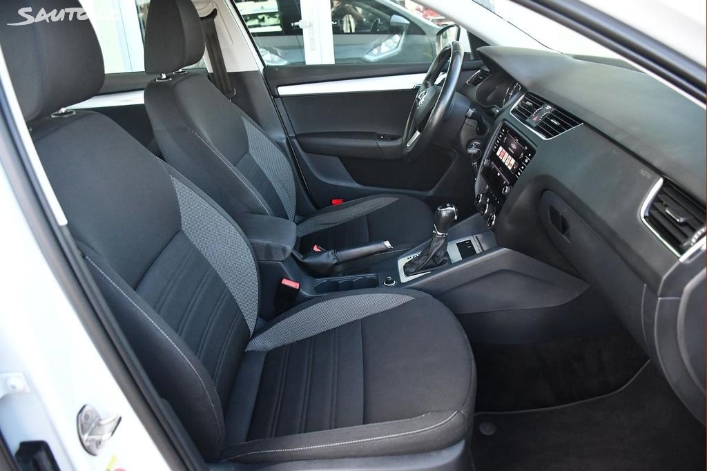 Škoda Octavia Combi 1.6TDi DSG 85KW NAVI CARPLAY - 14