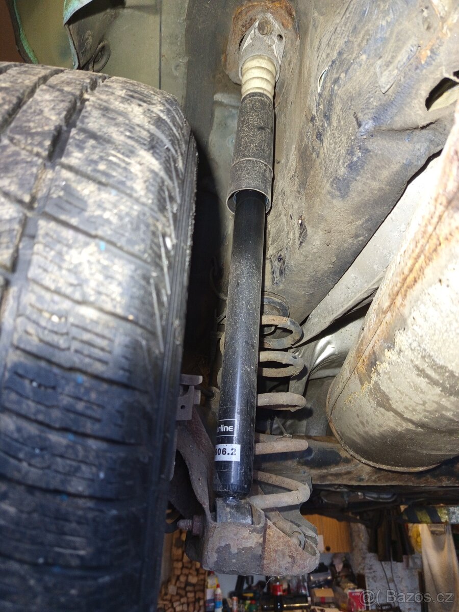 VW Bora 1.6 16v díly - 14