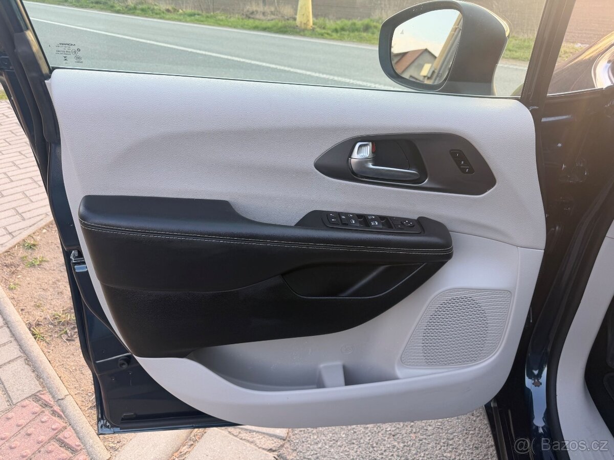 Chrysler Pacifica 3,6 Pentastar Radar RU 2023 DPH - 14