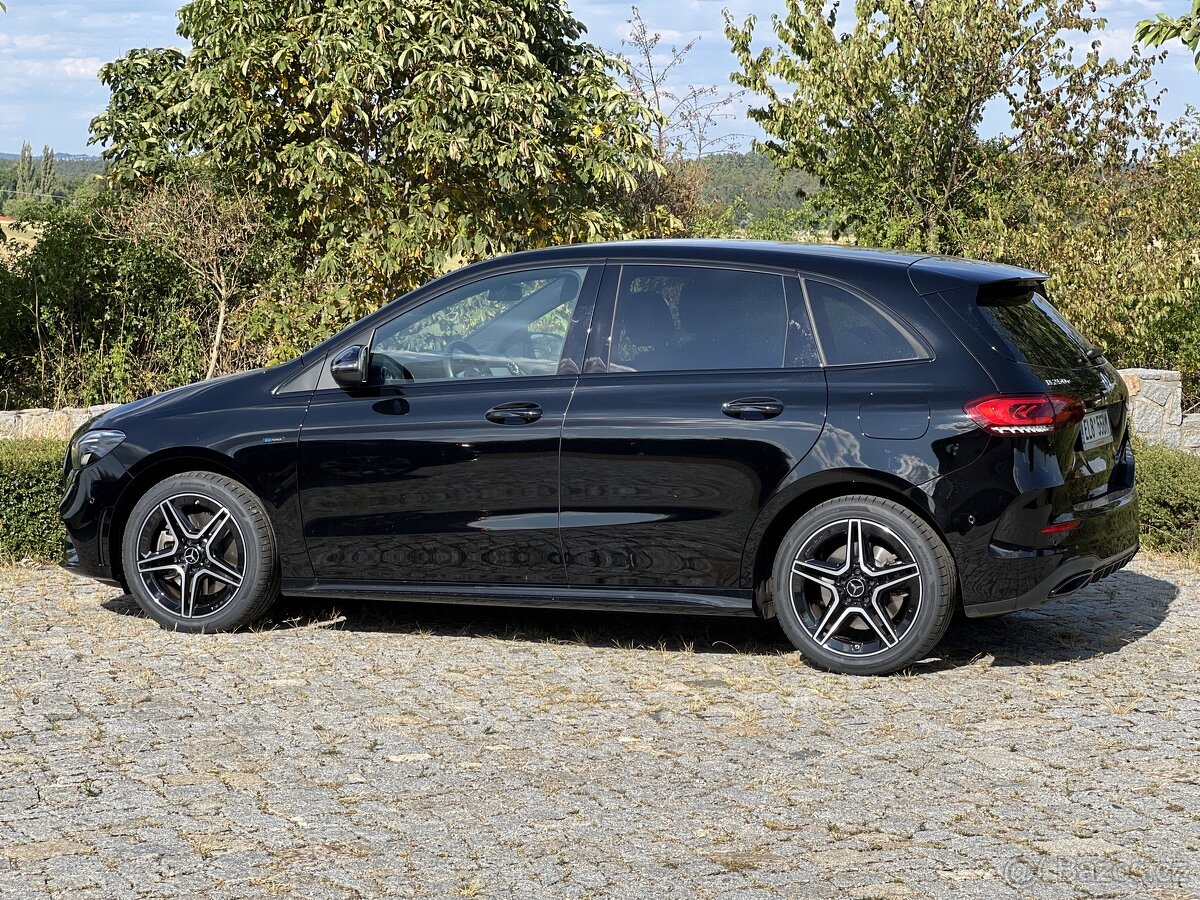 MERCEDES BENZ B250e AMG - 14