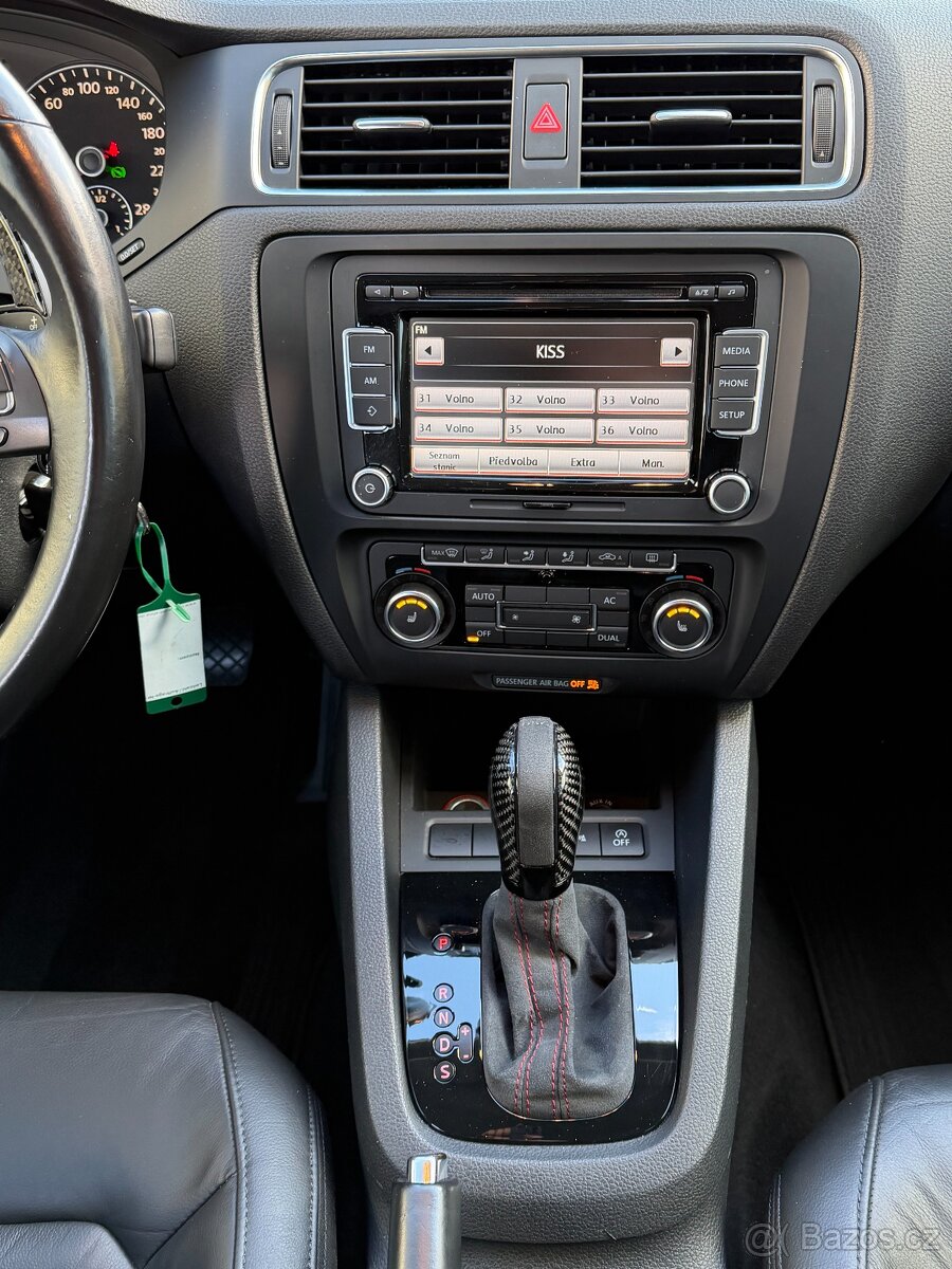Volkswagen Jetta 1.6TDI/DSG/Kůže/Výhřev/Servis/Nová STK - 14