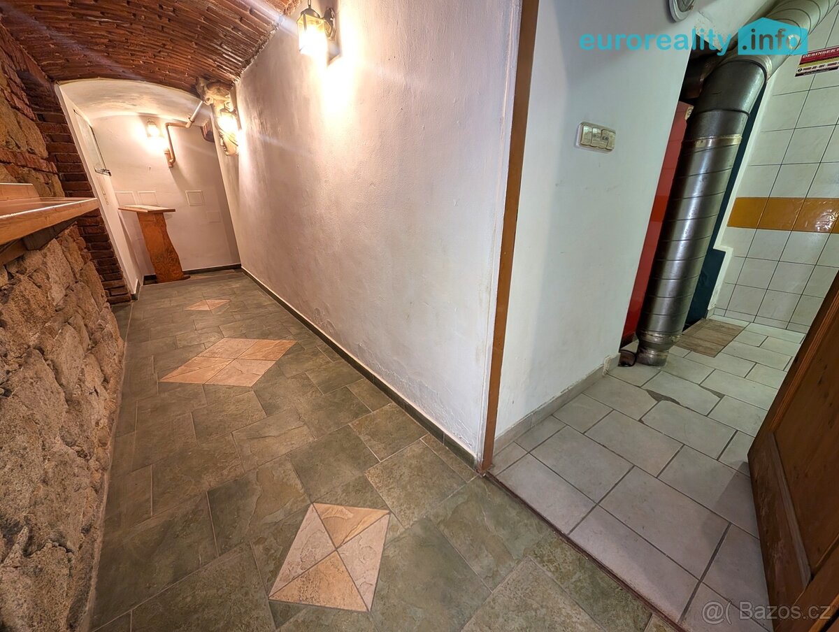 Pronájem, kancelářské prostory, 192 m2, Plzeň, ul. Lindauero - 14