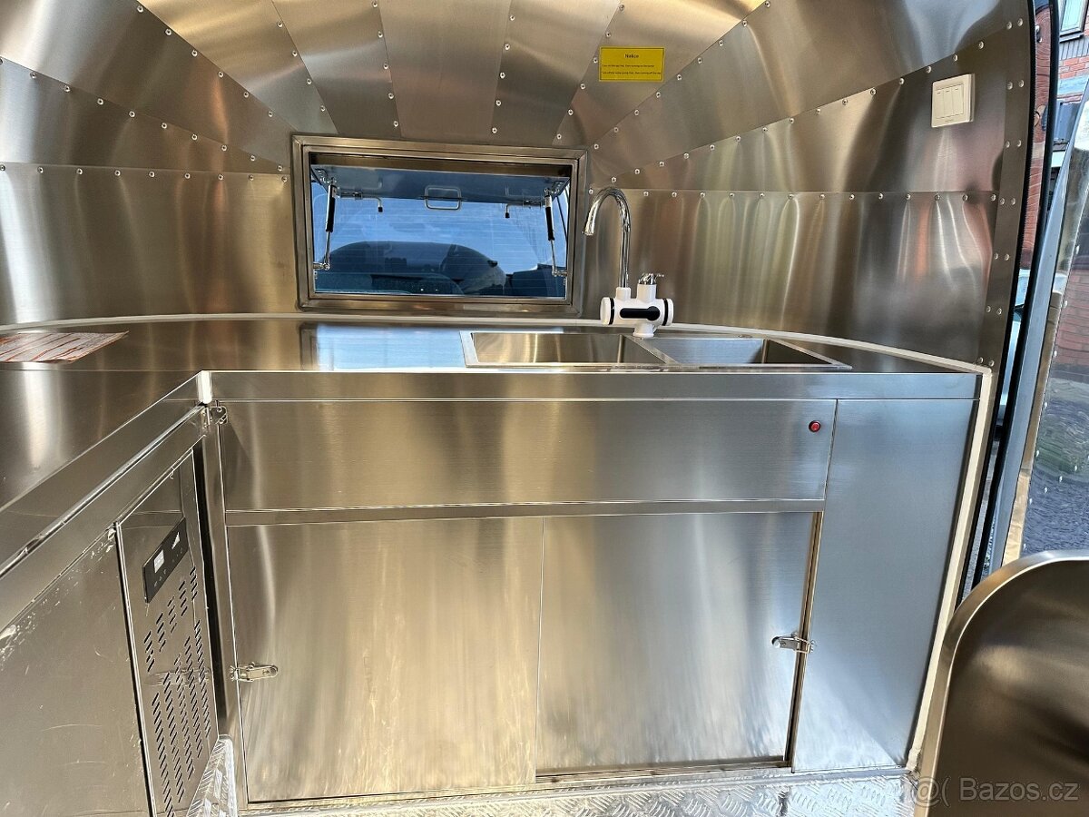 Food truck gastro přívěs v stylu Airstream 580 cm - 14