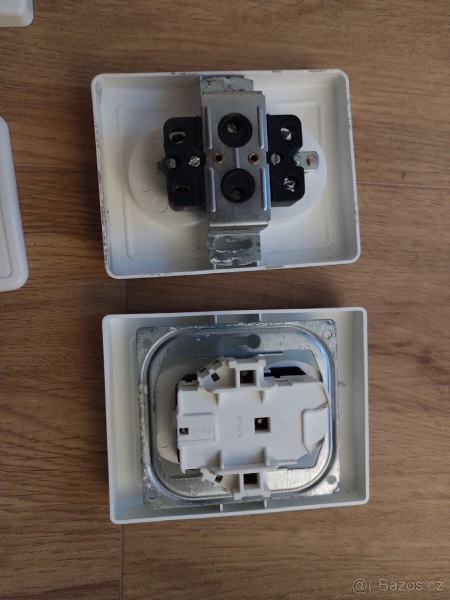 Vypínače, zásuvky, kryty vypinace - 14