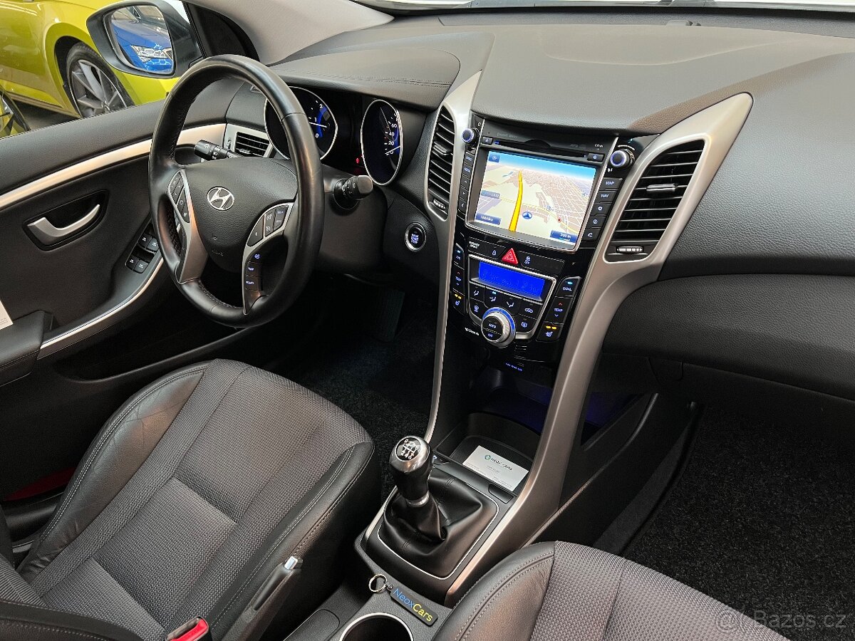 Hyundai i30 combi 1.6 CRDi,100 kW,manual,Style,AC,1maj,DPH - 14