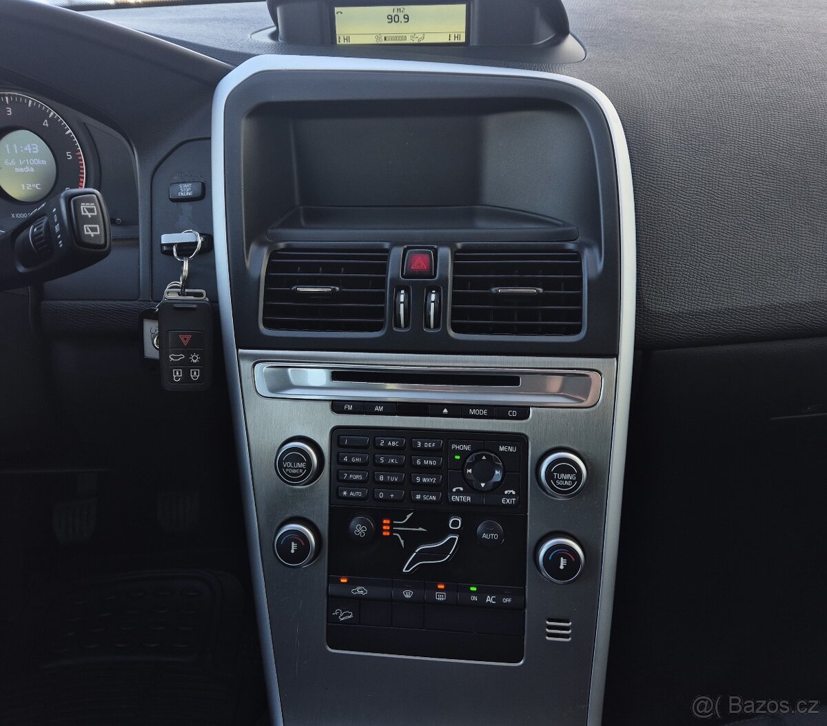 VOLVO XC60 2.4D 5 VÁLEC 4x4 MANUAL 1 MAJITELKA PARK SENZORY - 14