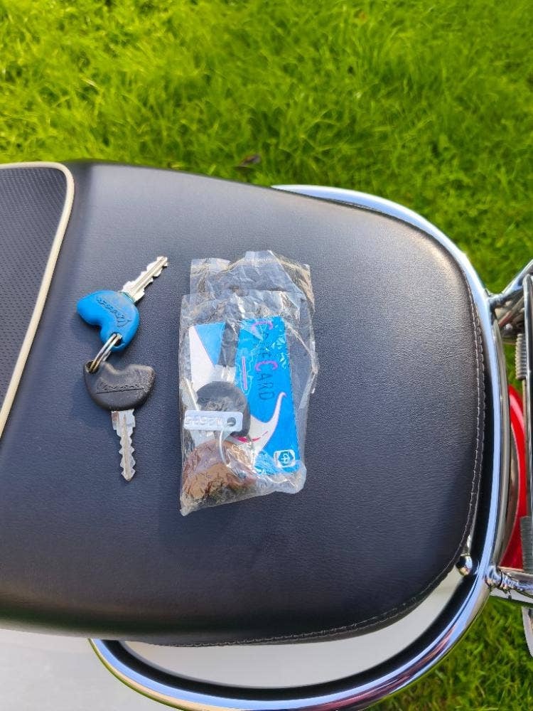 Vespa GTS 300 i.e. ABS Super (2017) plexi, kufr, digitál, po - 14