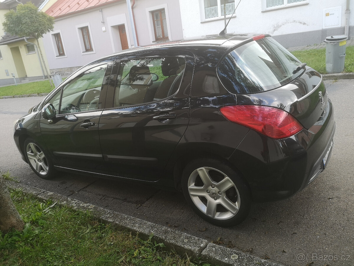 Peugeot 308 Kup CZ Naj 100tkm Serviska 1.4i Benzín 72Kw Sup - 14