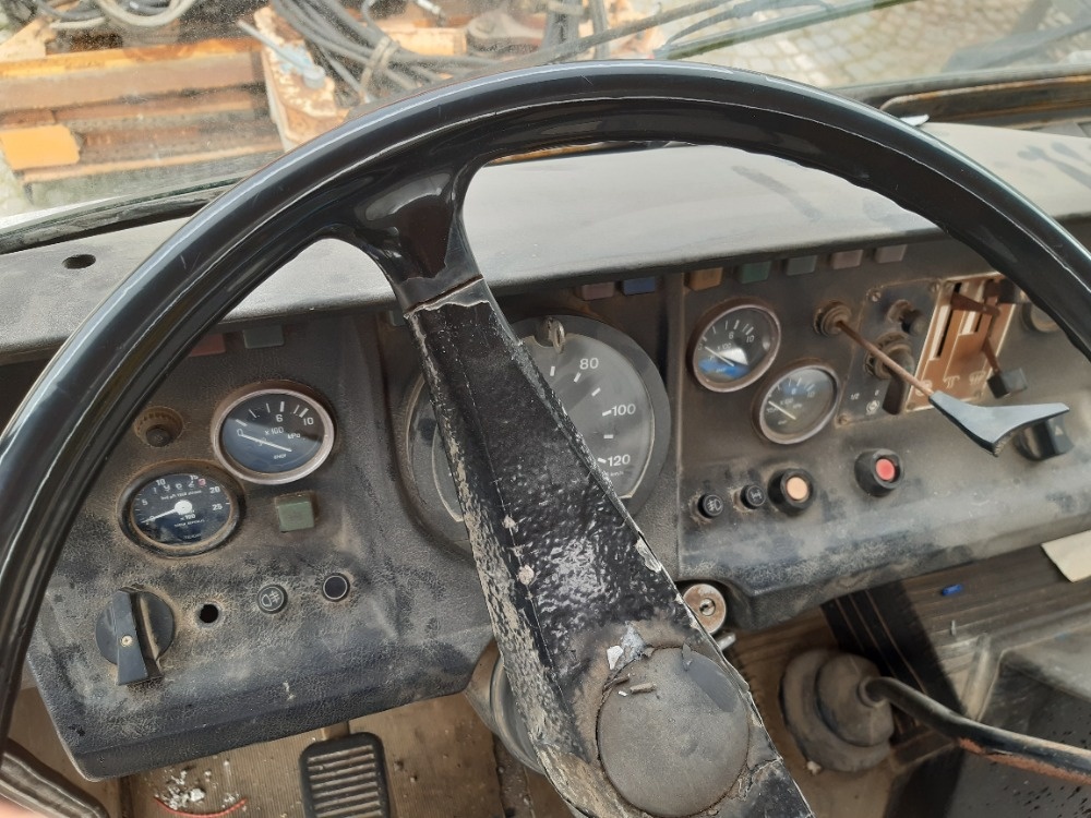 Nákladní automobil Tatra 815 - dávkovač sypkých příměsí - 14