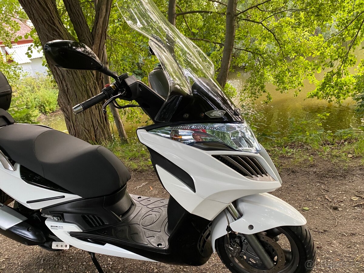Kymco Grand Dink 300i - 14