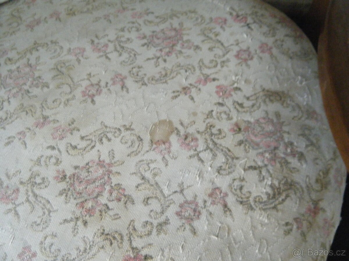 Trocha starého nábytku - 14