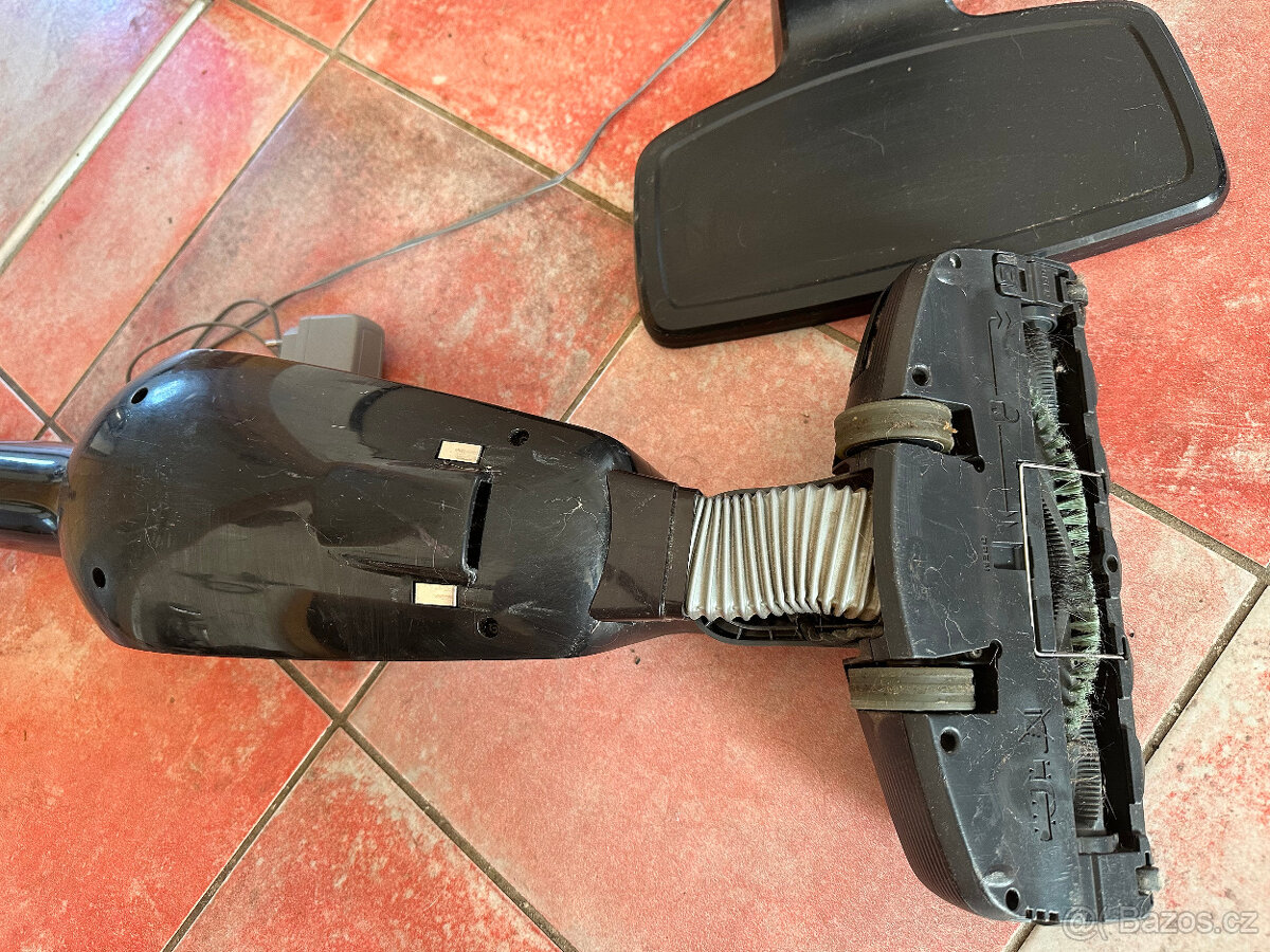 Bezsáčkový vysavač AEG CX7 - 14