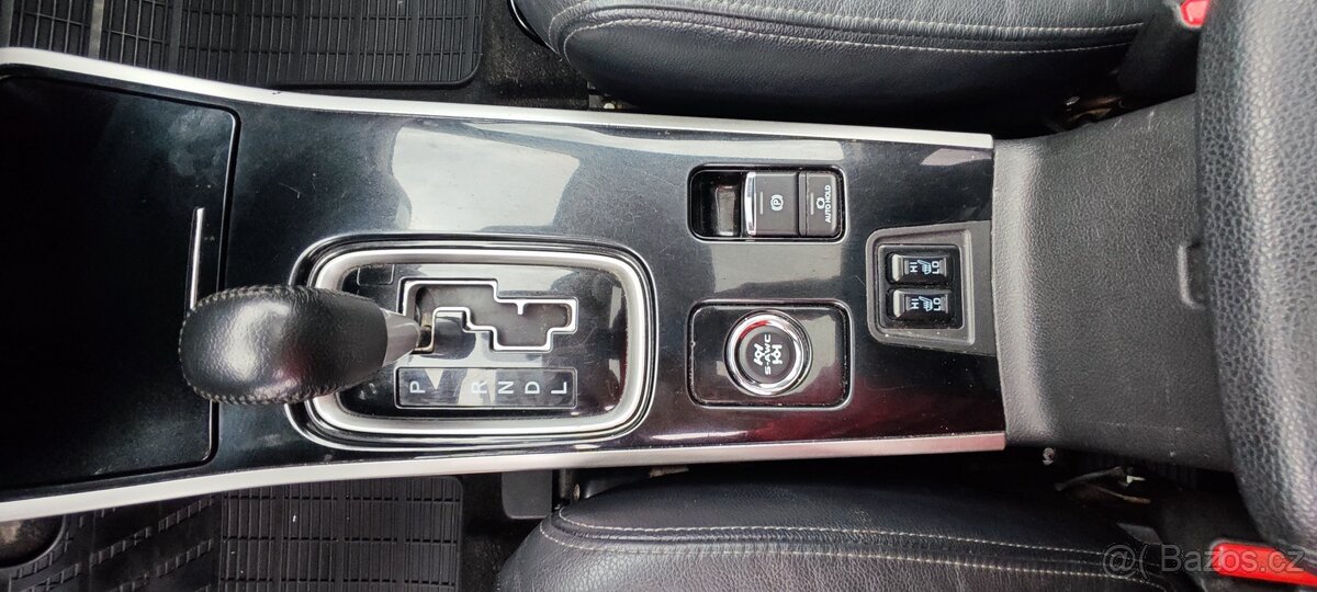 Mitsubishi Outlander 2.2DI-D automat - 14