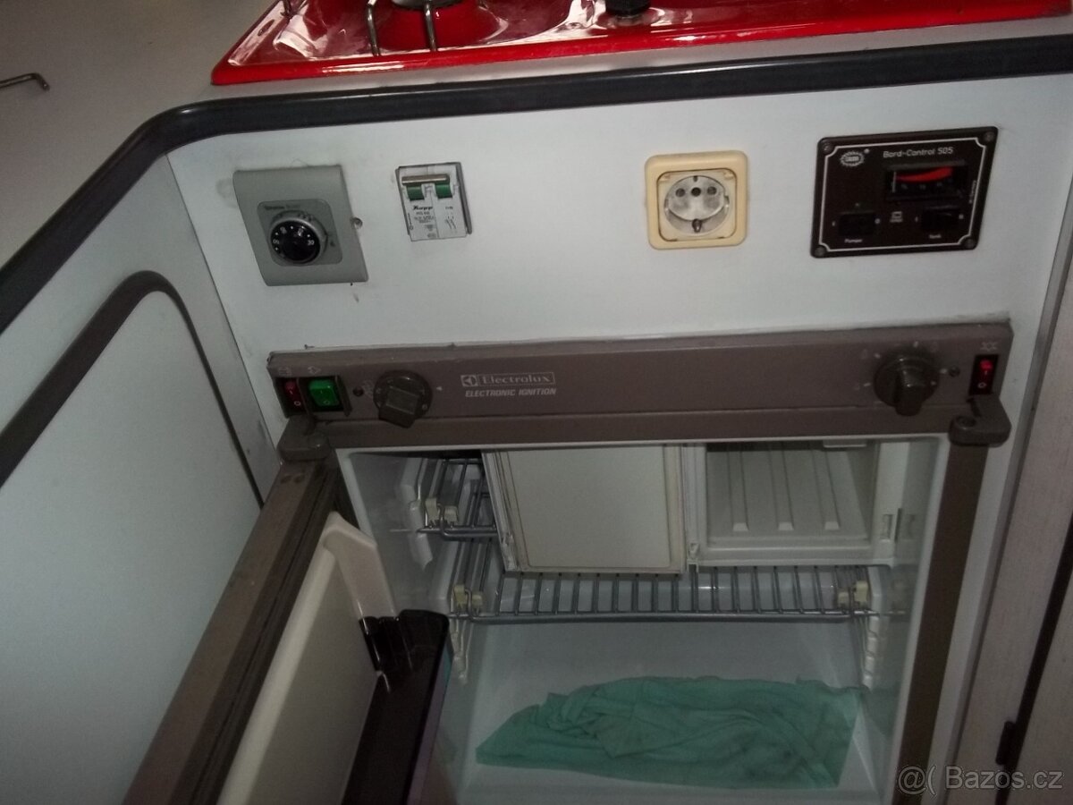 Obytná dodávka Ford Tranzit - 14