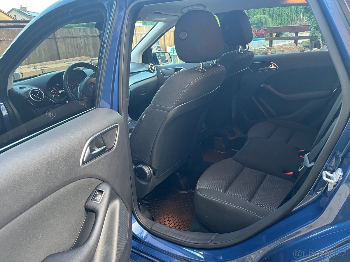 Mercedes Benz B180 - 14