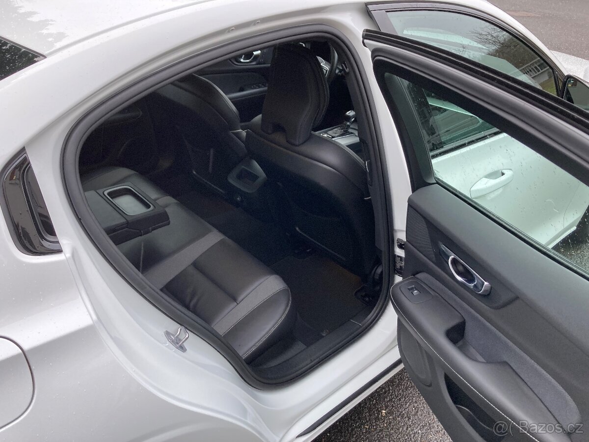 Volvo S60 2.0i T5 184kW AWD R-Design DPH 1maj - 14