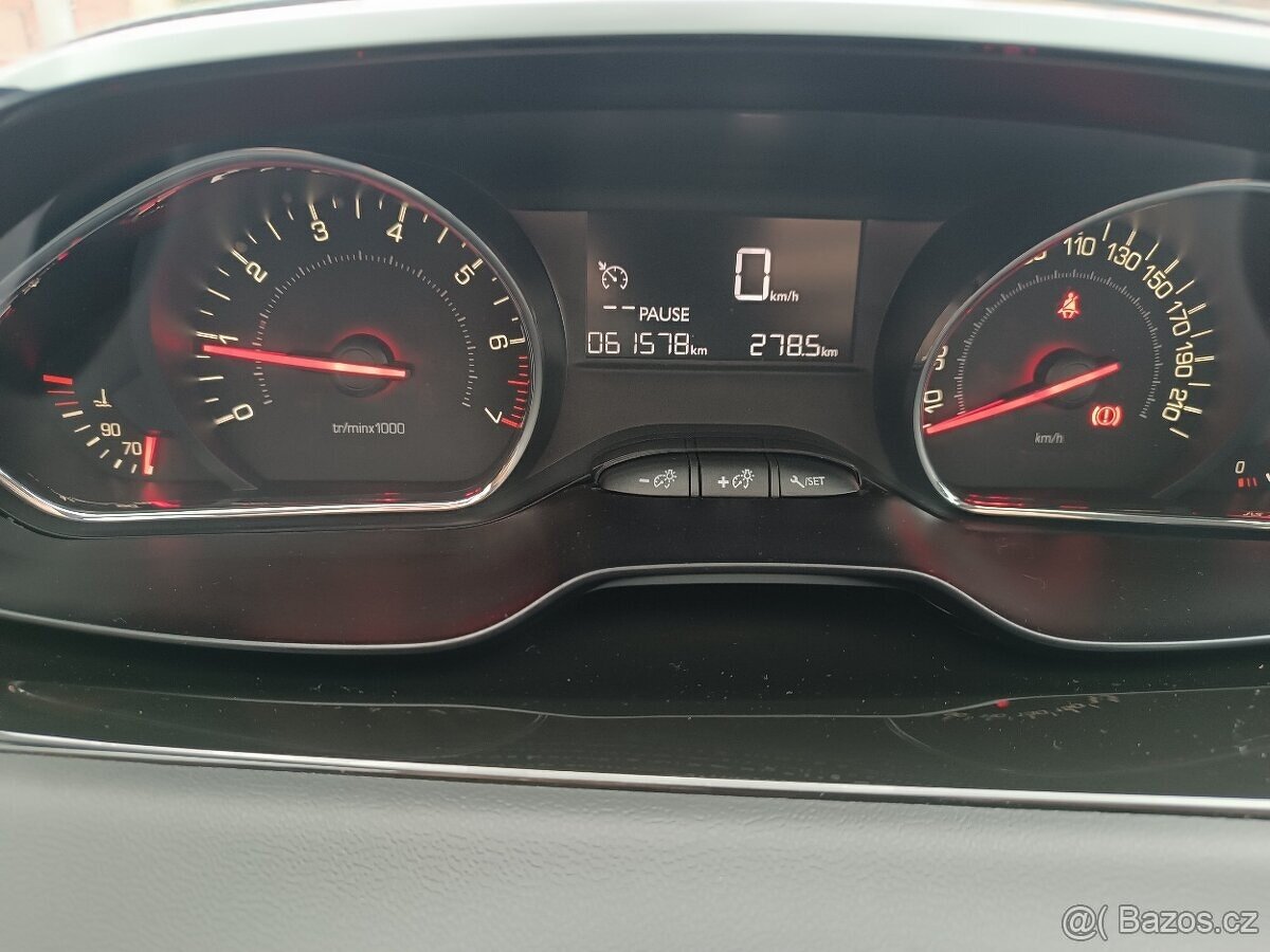 Peugeot 208, najeto 61 TKM, motor 1.2 benzin - 60Kw - 14