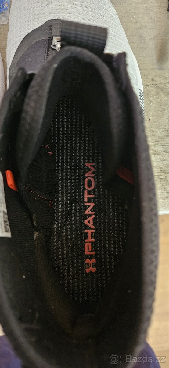 Under Armour UA...Unisexové boty
N - 14