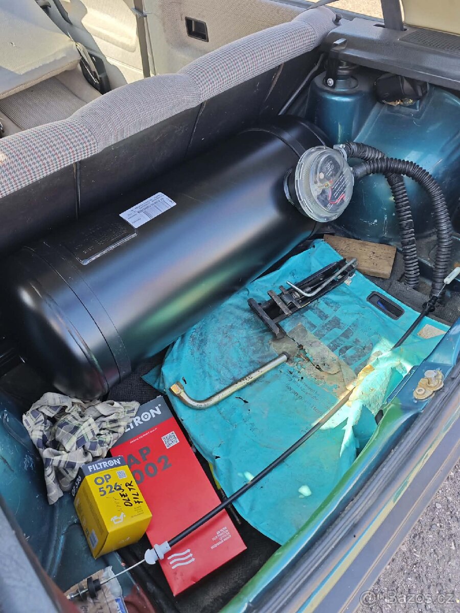 VW Golf II zelená - 14