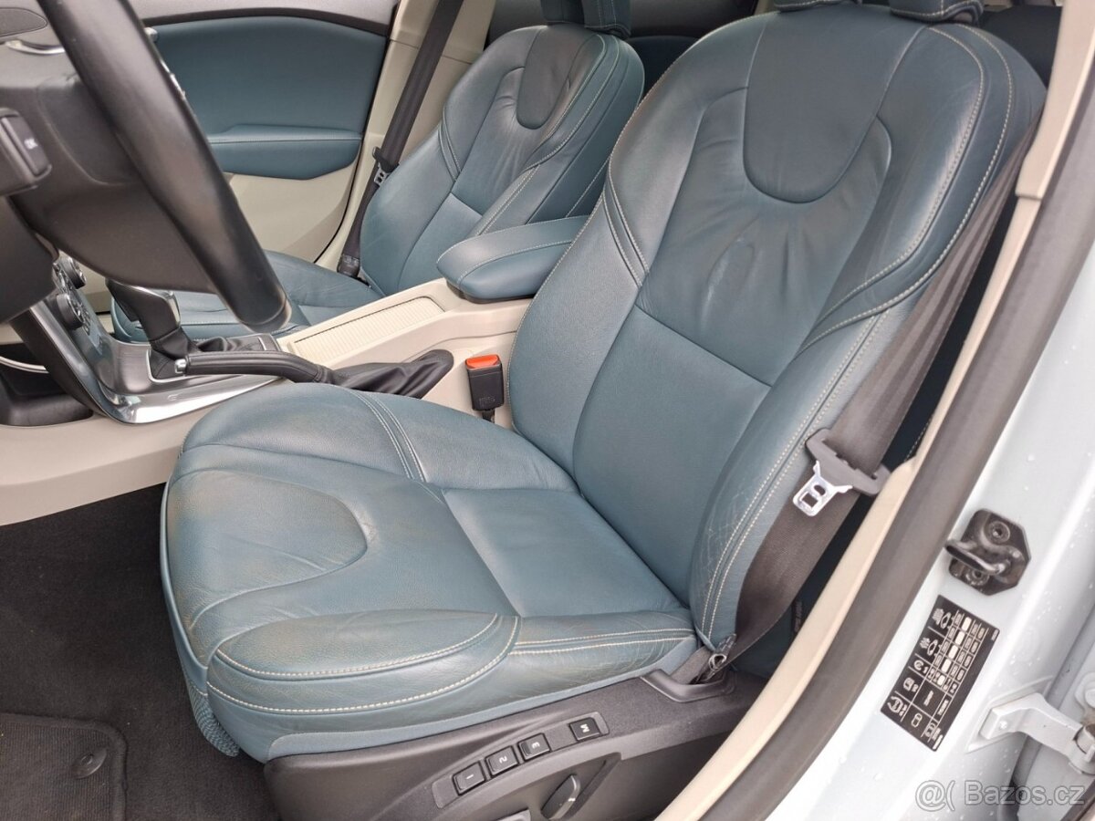 VOLVO V40 2.0D3 110kW AUT -1.MAJITEL - 14