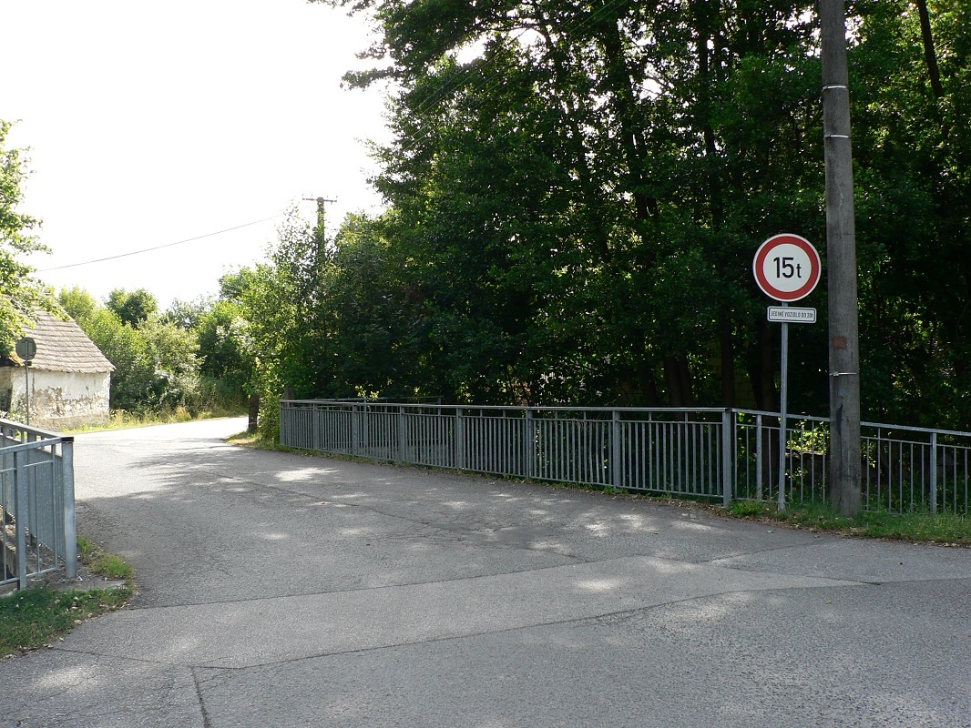 BEZDĚDOVICE - nedokončený RD - 14