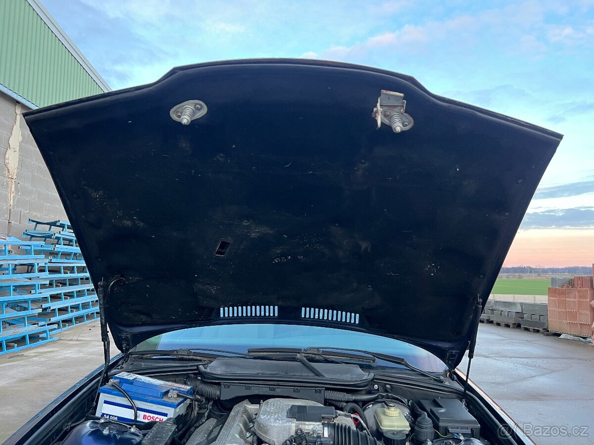 BMW E36 318is Coupe M44B19 MontrealBlau - 14