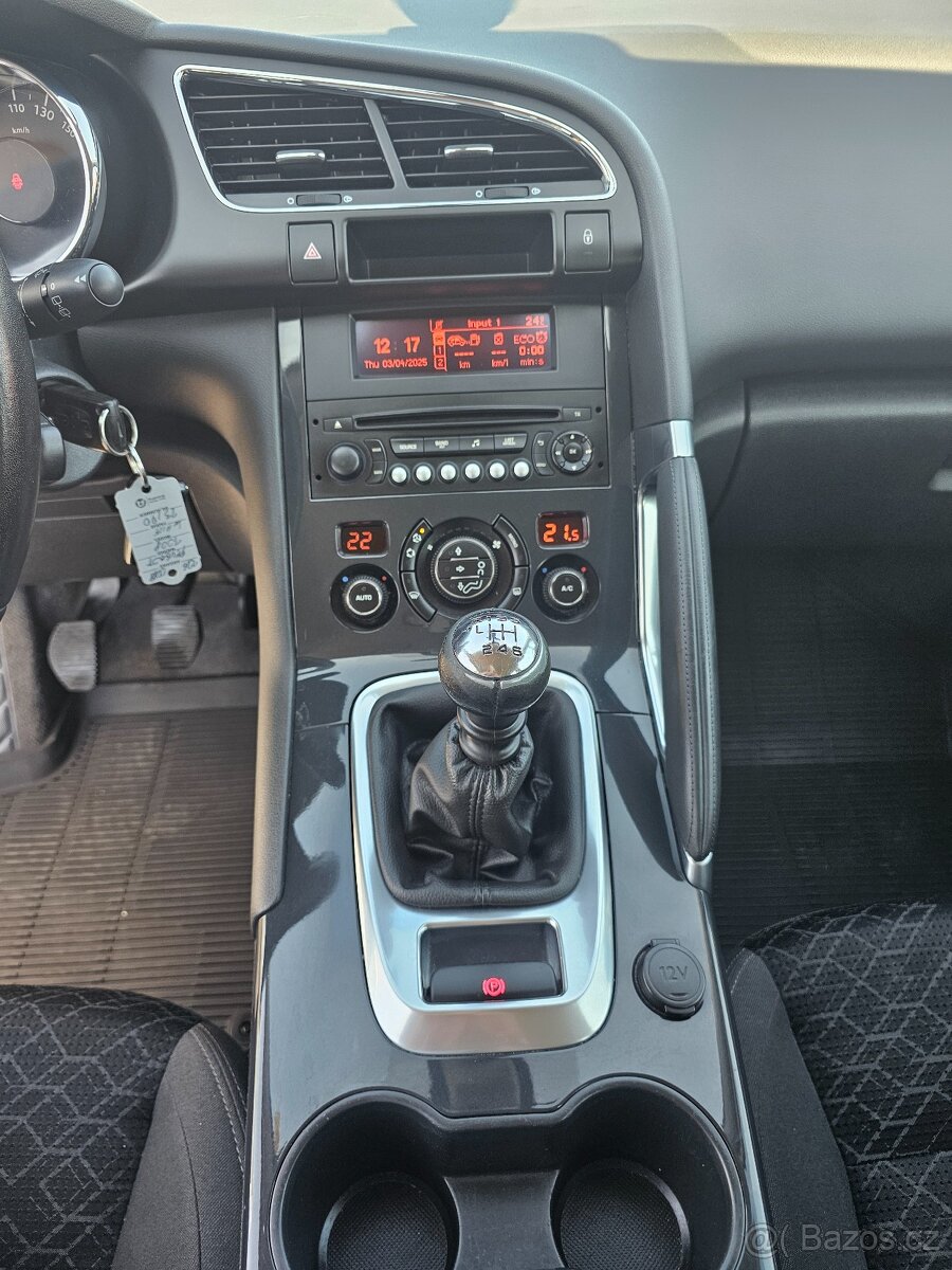 PEUGEOT 3008 2016 1.2 E-THP 96kW,VÝHŘEVY,TEMPOMAT,PARK.SENZ - 14