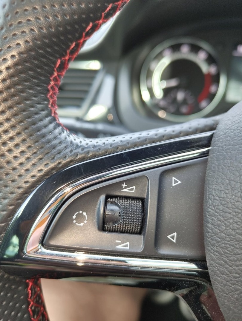 ROLOVACI KOLECKA NA MULTIFUNKCNI VOLANT - 14