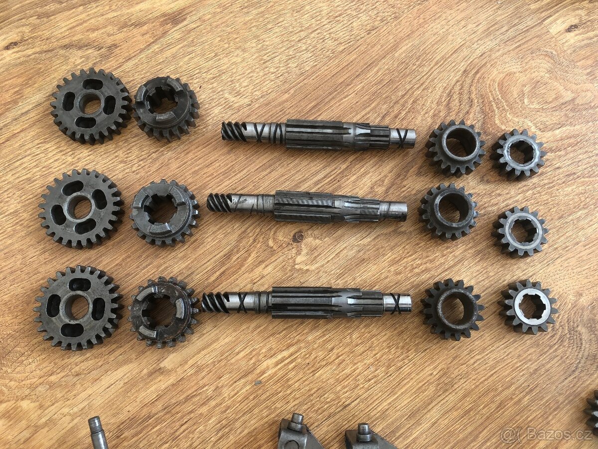 PRODÁM ORIGINÁLNÍ DÍLY NA JAWA ČZ 175/ 356 - 14