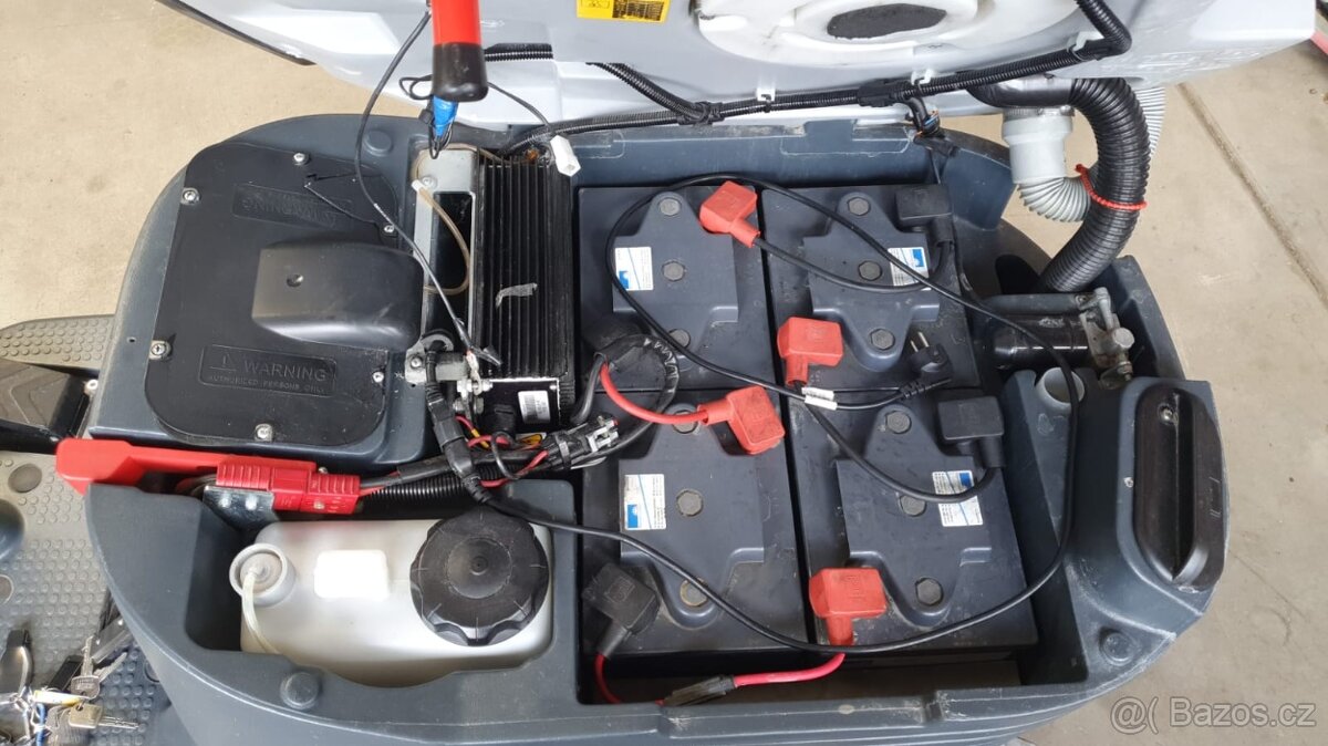 Podlahový mycí stroj Nilfisk BR 652 se sedící obsluhou - 14