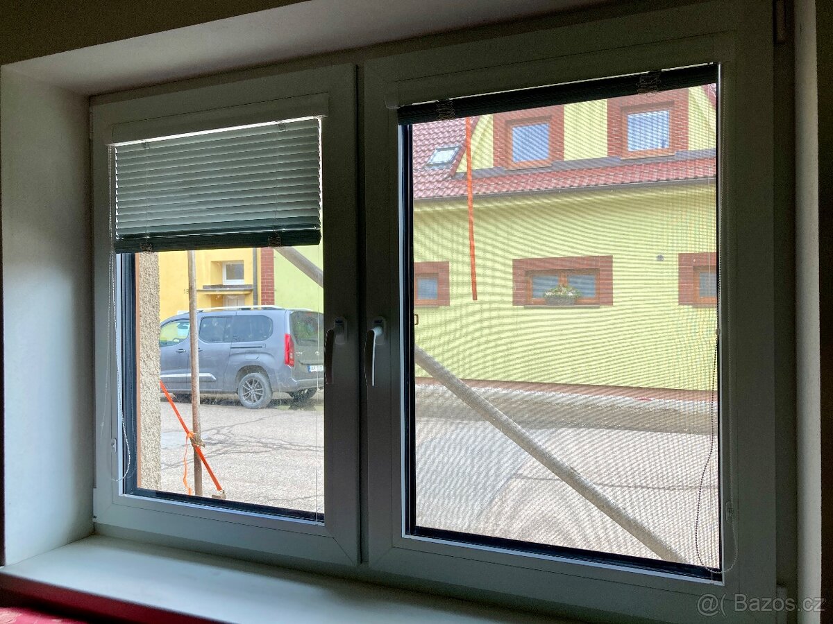 Dvě plastová okna, trojskla - 14