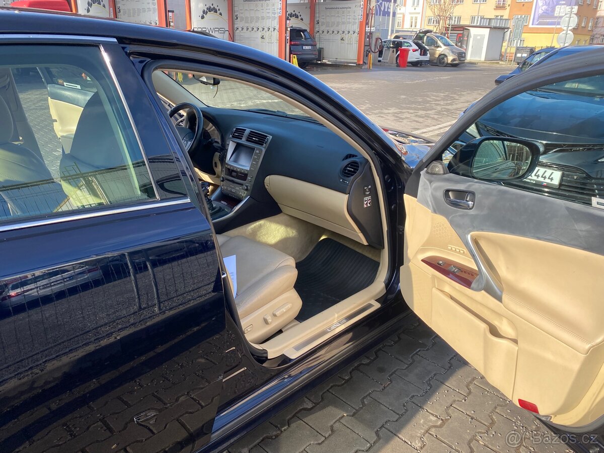 Lexus IS220d - 14