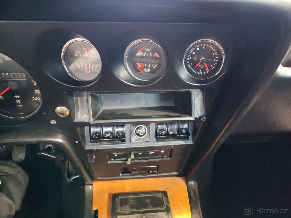 Opel GT 1900 veterán - 14