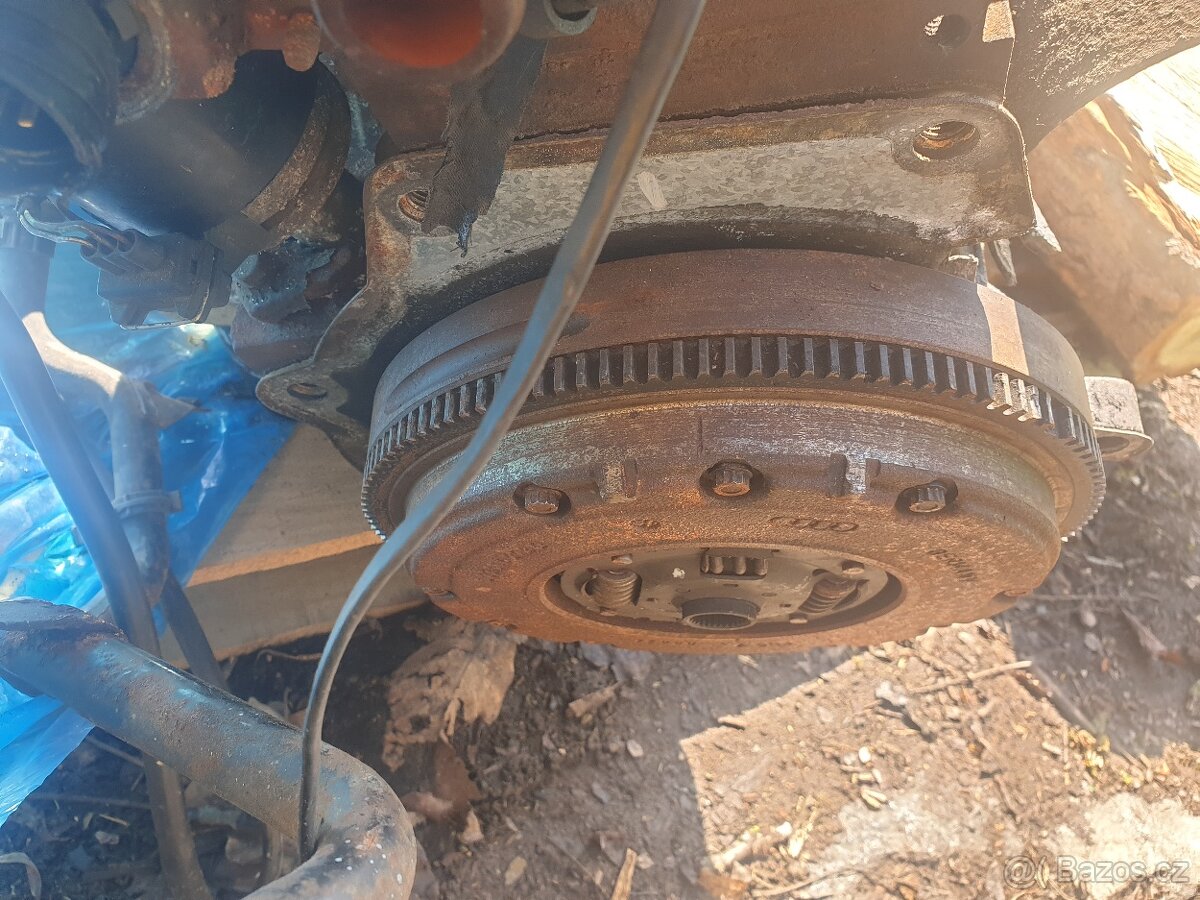 Motor VW 2.0 benzín 85kw - 14